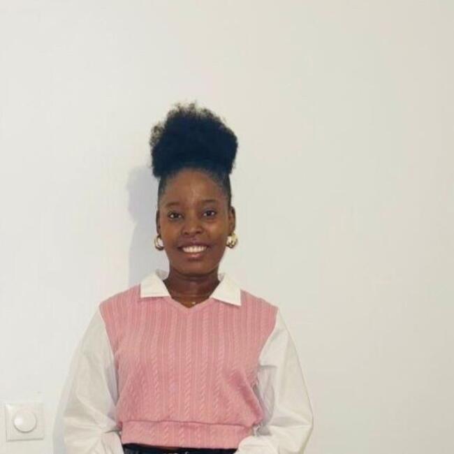 Babysitter in Chanteloup-les-Vignes: Lorka