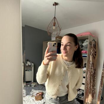 Babysitter in Valencin: Laura