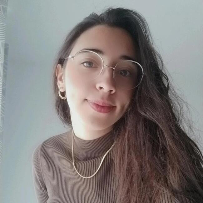 Babysitter em Almada: Carolina