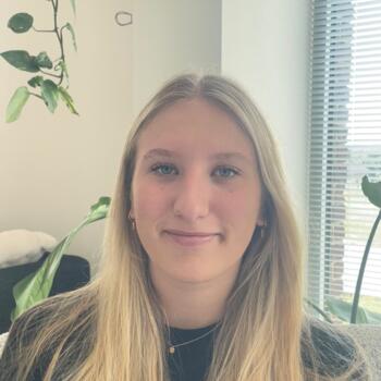 Babysitter Sint-Martens-Lierde: Leonie