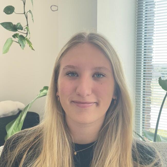 Babysitter in Sint-Martens-Lierde: Leonie