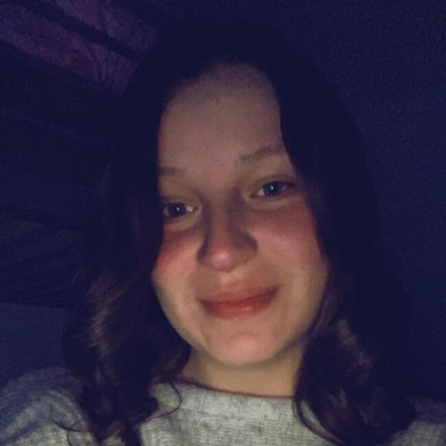 Babysitter em Courcelles: Alicia