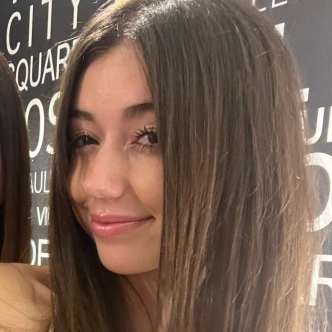 Babysitter in Sydney: Ella