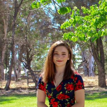 Babysitter in Fresno: Emily