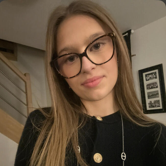 Babysitter in Liffré: Deva