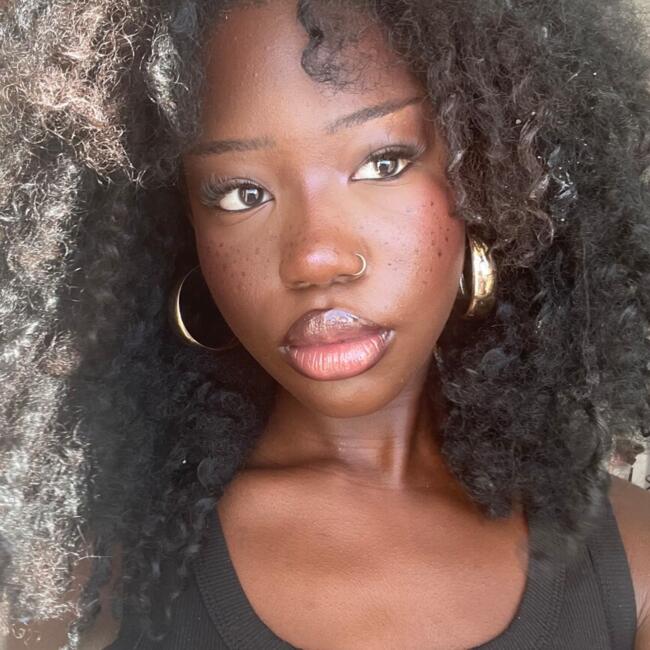 Baby-sitter à Bois-Colombes: Alisha