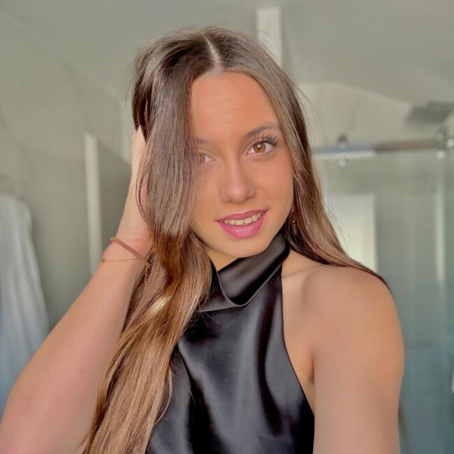 Babysitter in Saint-Nazaire-les-Eymes: Ornella