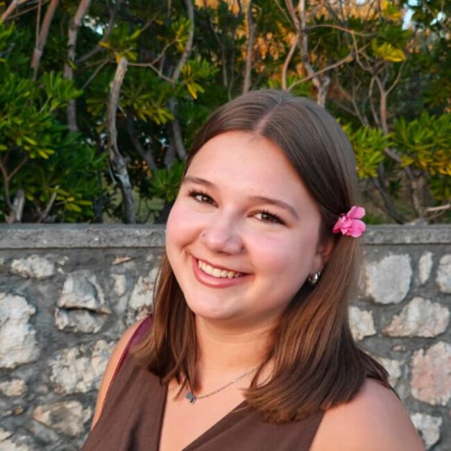 Babysitter in Sint-Niklaas: Yelena
