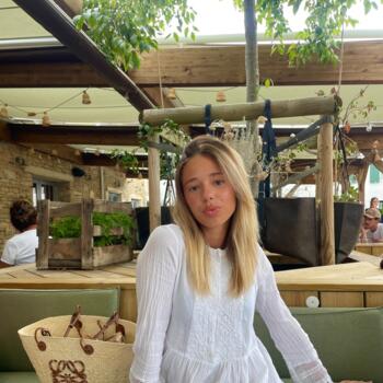 Babysitter in Paris: Ella