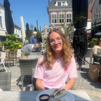 Oppas in Emmen: Sarah