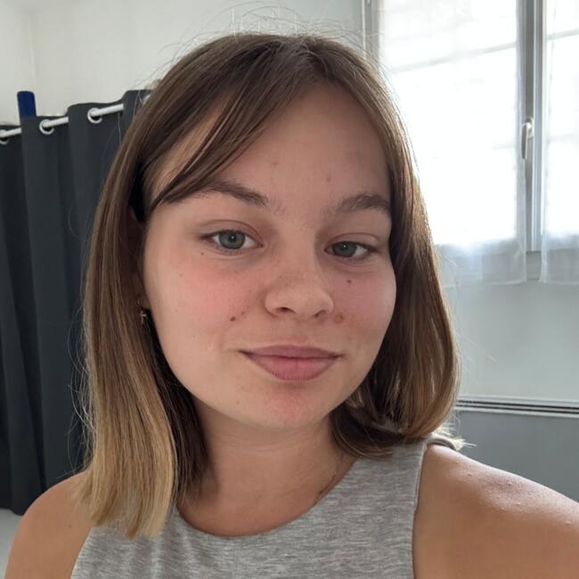 Babysitter in Lisieux: Laure
