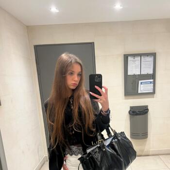 Babysitter in Levallois-Perret: Clara