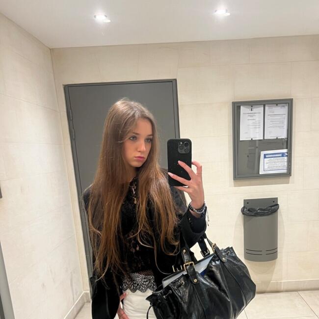 Babysitter in Levallois-Perret: Clara