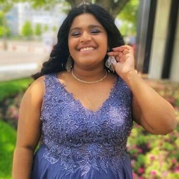 Babysitter in Northbrook: Naomi