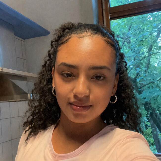 Babysitter in Basel: Bitanya