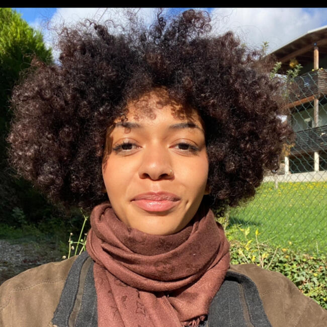 Baby-sitter in Saint-Louis: Lili-Perle