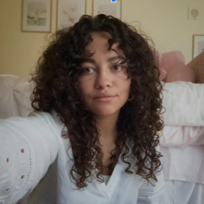 Babysitter in Fort Lauderdale: Giuliana (Jewel-lee-AH-na)