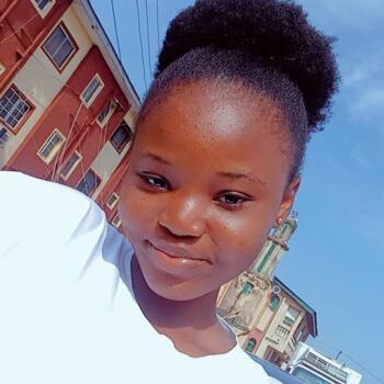 Babysitter in Onitsha: Stephanie
