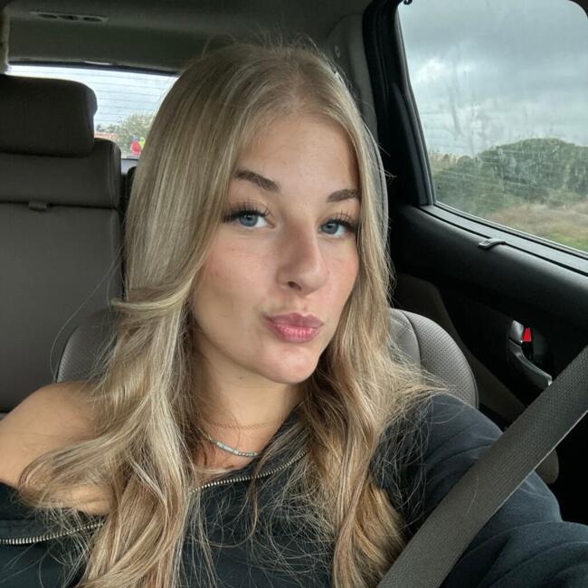 Babysitter in Ferrières-en-Brie: Chloe