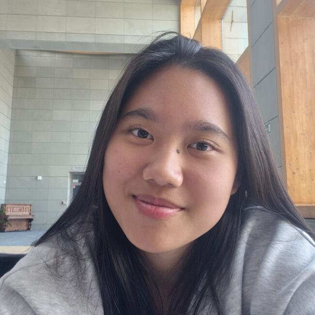 Babysitter in Wroclaw: Vivienne