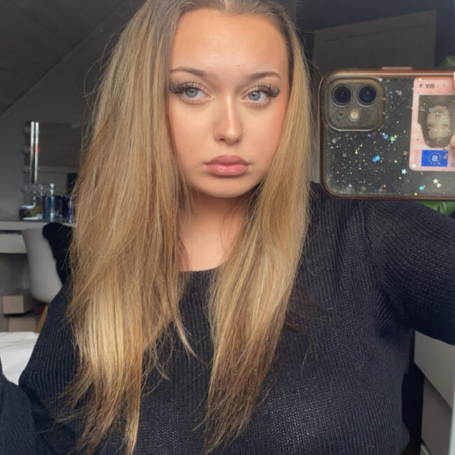 Barnvakt i Falkenberg: Thea