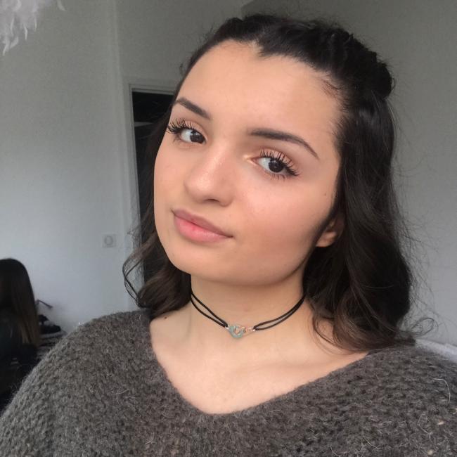 Babysitter in Paris: Hana