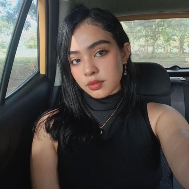 Babysitter in Nuevo Caimitillo: Naomi