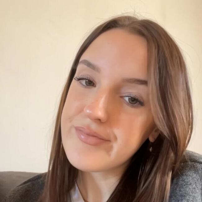 Babysitter in Villereversure: Laura