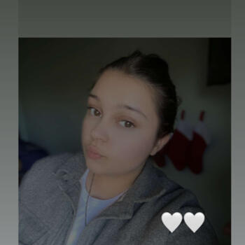Babysitter in Rozoy-sur-Serre: Chloe