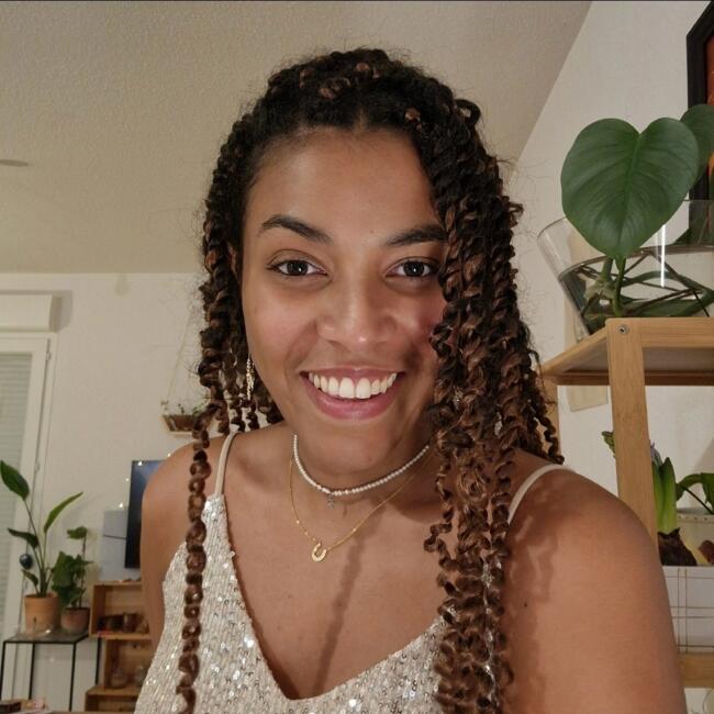 Babysitter in Ayguesvives: Maëva