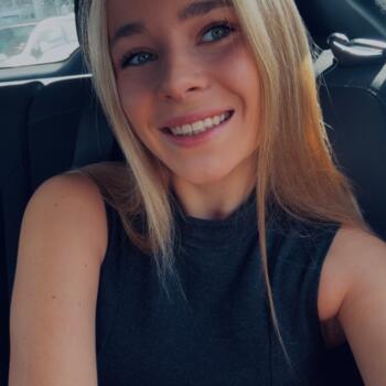 Babysitter in Saint-Médard-en-Jalles: Amber