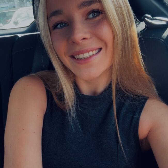 Babysitter in Saint-Médard-en-Jalles: Amber