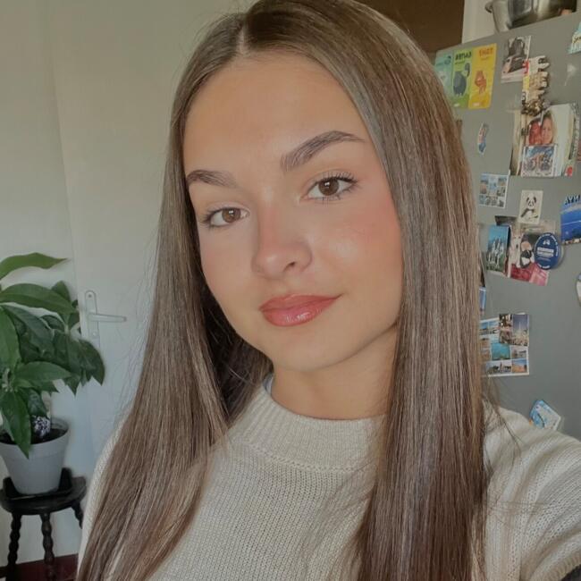 Babysitter in Élancourt: Coralyne