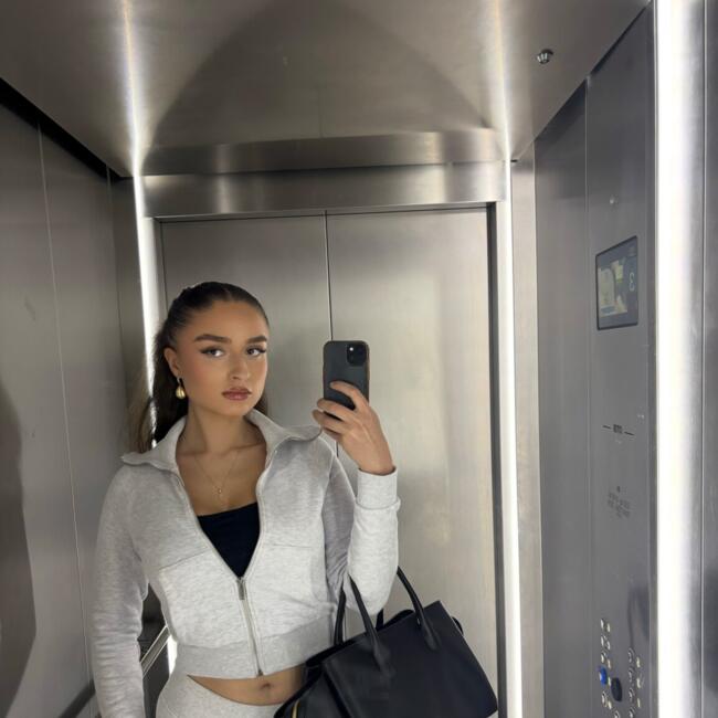 Babysitter in London: Mia