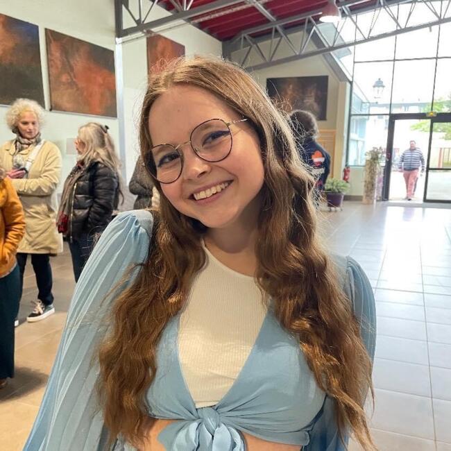 Babysitter in Saint-Jean-de-Linières: Emma