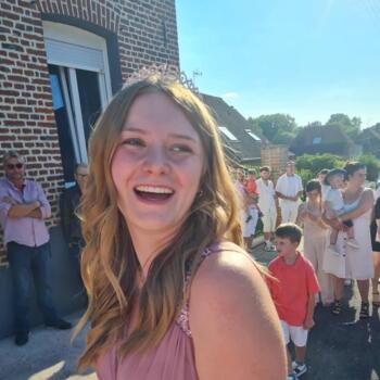 Babysitter in Sebourg: Nora