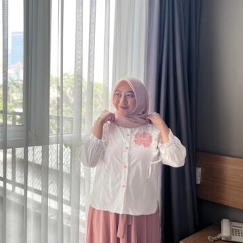 Babysitting job in Cimahi: babysitting job Devi