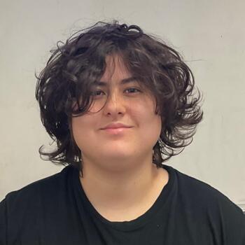 Babysitter in Borough of Queens: Cadien