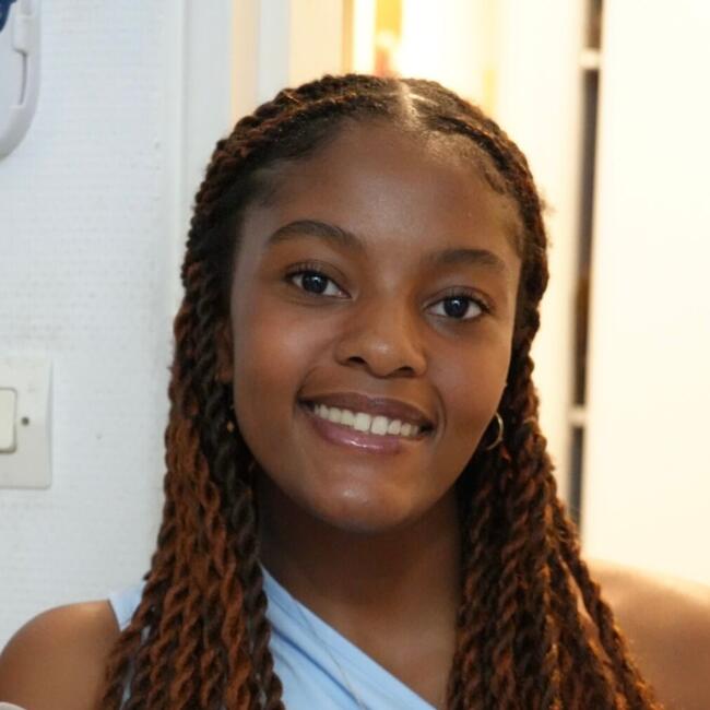 Babysitter in Vitrolles: Maeva