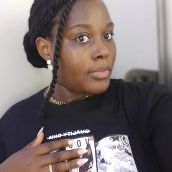 Babysitter in Dubai: Busingye