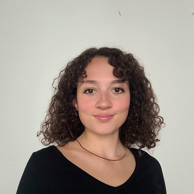 Babysitter in Paris: Clara