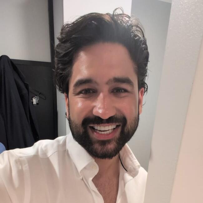 Babysitter Job in Hallwang: Amit