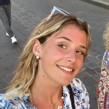 Baby-sitter in Écully: Charline