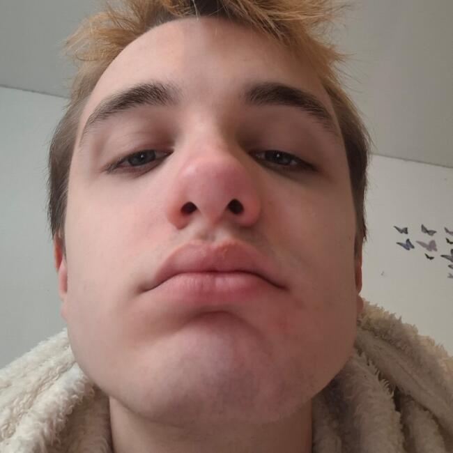 Babysitter in Frameries: Riyan