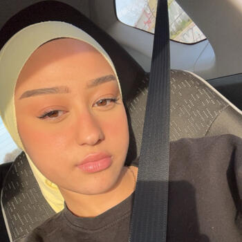 Babysitter Vourles: Delhia