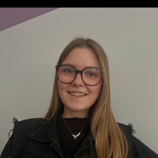 Babysitter in Saint-Côme-et-Maruéjols: Emy