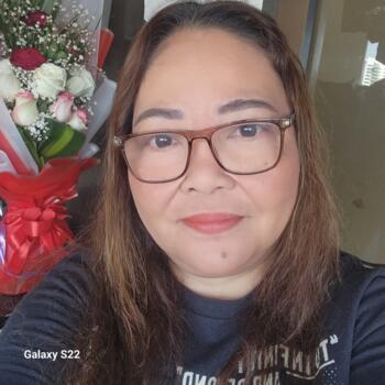 جليسة أطفال أبوظبي: Agnes