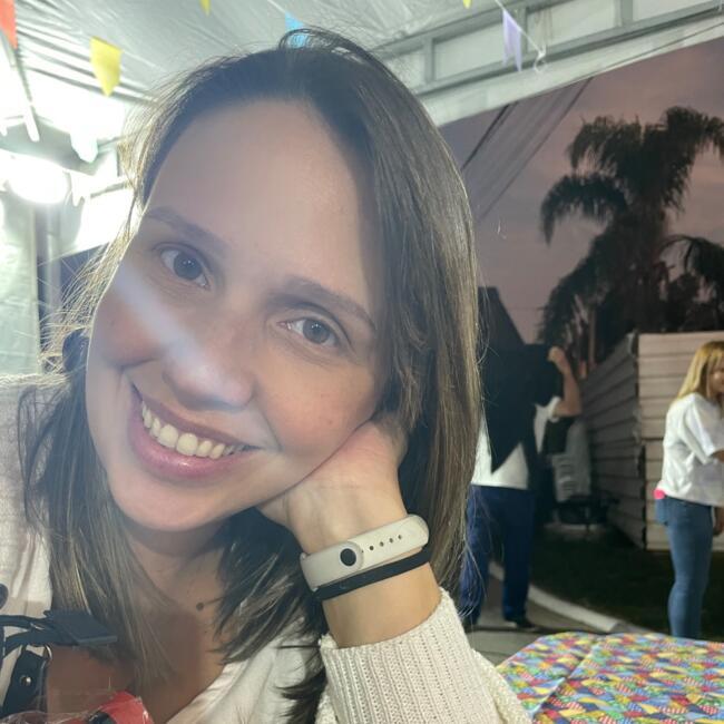 Emprego de babá em Santana de Parnaíba: Aline