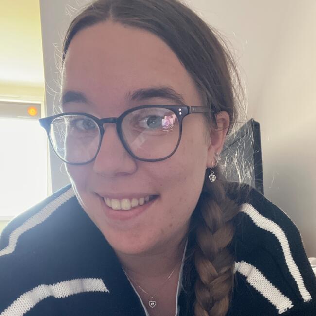 Babysitter in Saint-Jean-de-Folleville: Coline