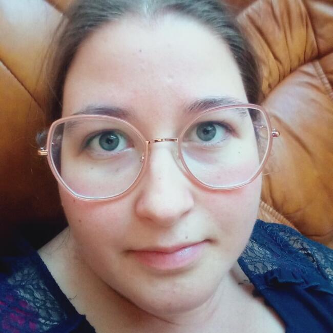 Babysitter in Précy-sous-Thil: Elsa